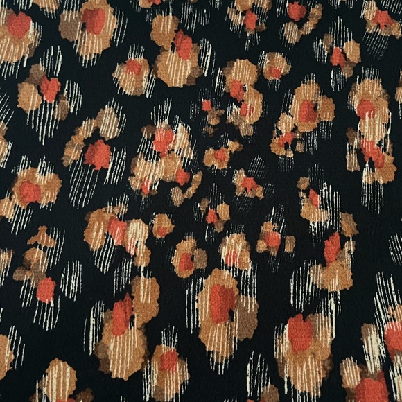 Zara Basics Top . Size XL . Fits L and XL . Fabric Doesn’t wrinkle. - Picture 5 of 6